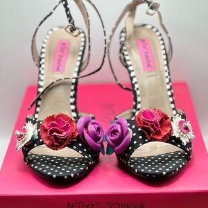 Only worn the shoes once, but looks like new